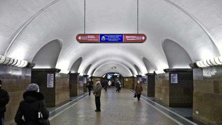 В метрополитене Петербурга объяснили замену светильников на «Площади Ленина»