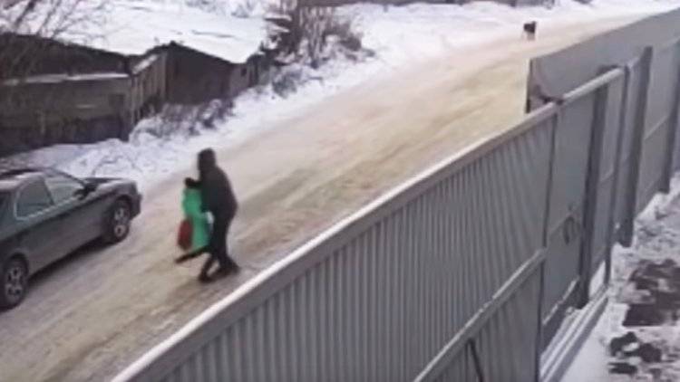 Мужчину и подростка, спасших девочку от педофила, наградят в Иркутске