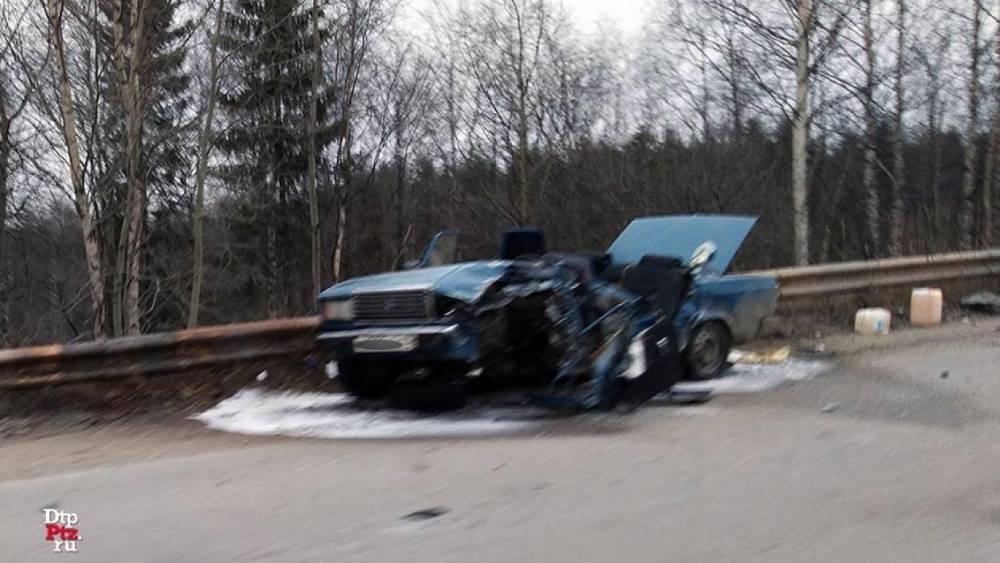 В ДТП на Пряжинском шоссе автомобили разорвало на десятки частей