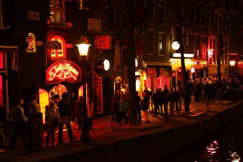 «Квартал красных фонарей» в Амстердаме получит новое название