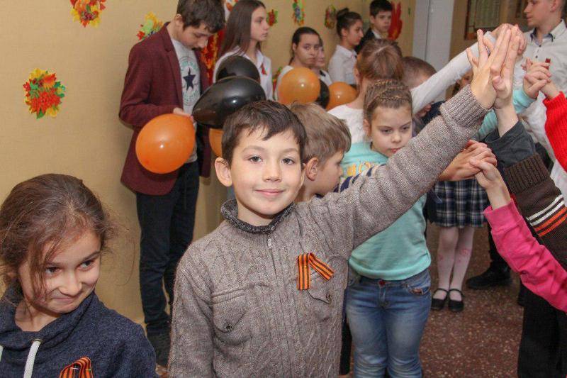 Молодежь ДНР отпраздновала День Георгиевской ленты