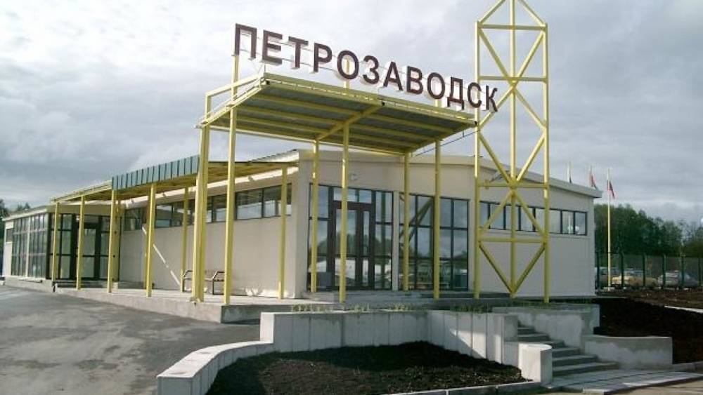 Аэропорт «Петрозаводск» купит два трактора