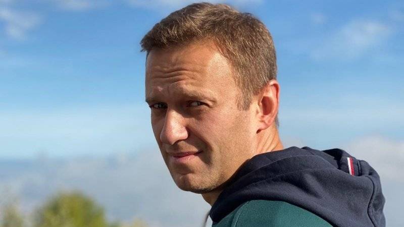 Навальный уехал за рубеж отдохнуть от нищеты в ФБК