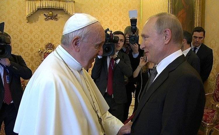 Папа Римский молится за Владимира Путина и весь народ РФ