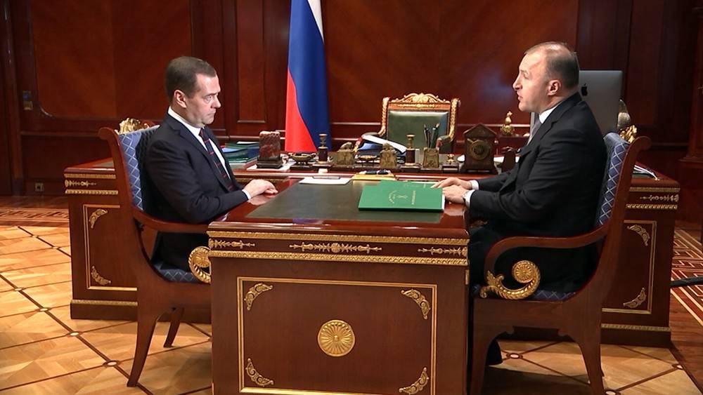 Медведев и глава Адыгеи обсудили реализацию нацпроектов