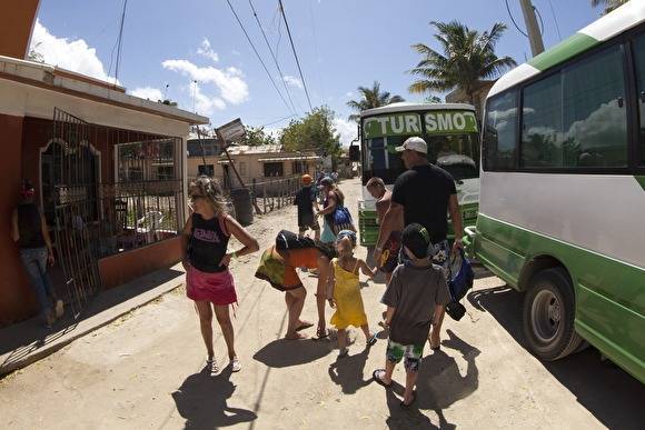 СМИ: в Доминикане автобус с туристами из РФ столкнулся с грузовиком и перевернулся