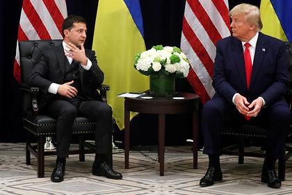 США заморозили помощь Украине сразу после разговора Трампа с Зеленским