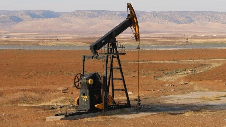 Захваченные курдскими боевиками и США нефтяные объекты на севере САР подверглись атаке сирийских ВВС