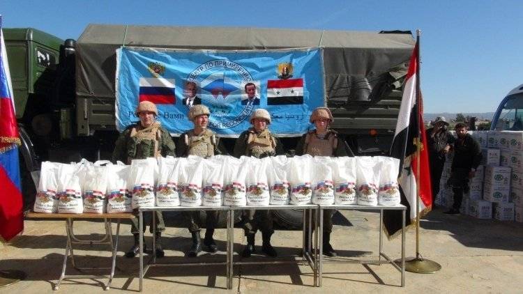 Военные РФ доставили в Сирию в провинцию Ракка около трех тонн гуманитарной помощи