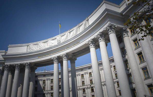 МИД четырех стран требуют от Москвы уважать суверенитет Украины
