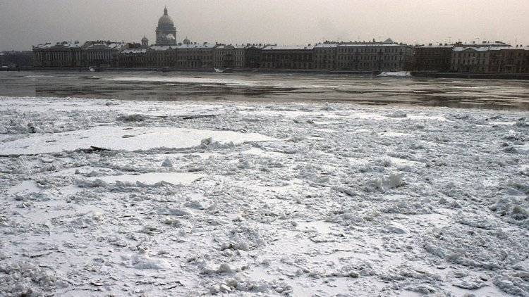 Беглов утвердил в Петербурге запрет выхода на лед до 15 января