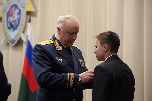 Бастрыкин наградил восьмиклассника из Дегтярска медалью «Доблесть и отвага»