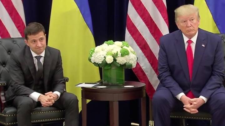 Трамп заморозил военную помощь Украине после разговора с Зеленским
