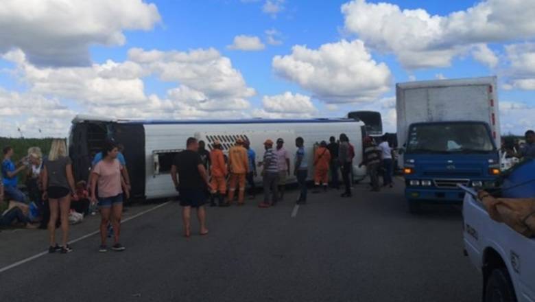В Доминиканской республике перевернулся автобус с десятками россиян