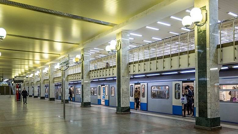 В московском метро пассажир получил травмы, упав на рельсы