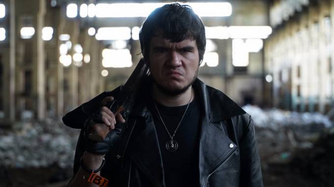 BadComedian раскритиковал в новом обзоре сразу три российских фильма