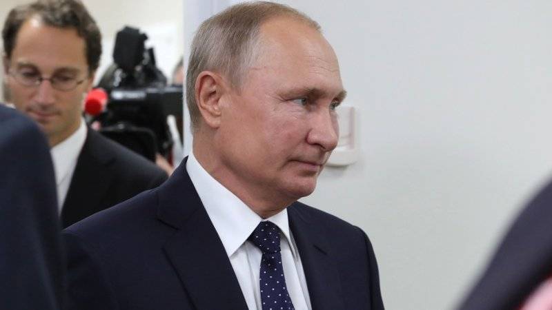 Путин после открытия памятника Гранину в Петербурге посетит альма-матер
