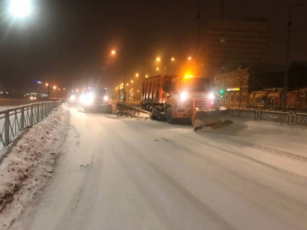 В Архангельске последствия снегопада устраняют 60 единиц техники