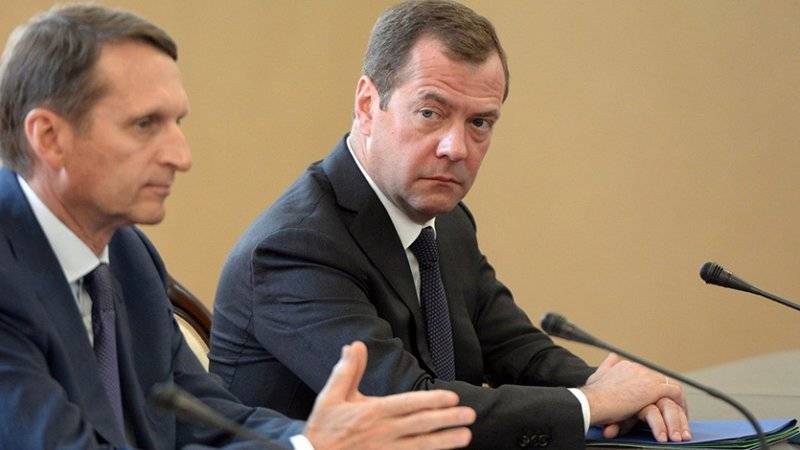 Медведев установил квоты на выдачу иностранцам разрешений на проживание в 2020 году