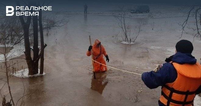 МЧС спасло двух рыбаков в Татарстане, застрявших на затопленном острове