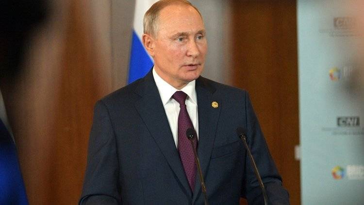 Песков заявил, что Путин пока не планирует участвовать в Давосском форуме