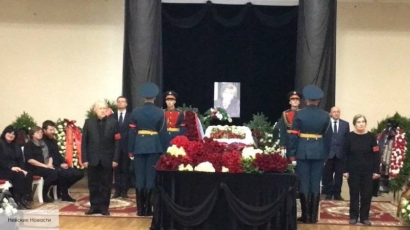 Путин принял участие в церемонии прощания с Людмилой Вербицкой