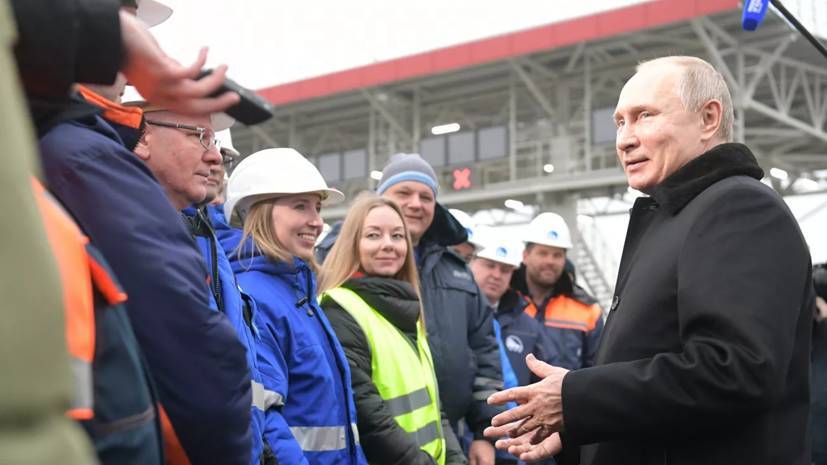 Путин поручил представить к правительственным наградам строителей М11