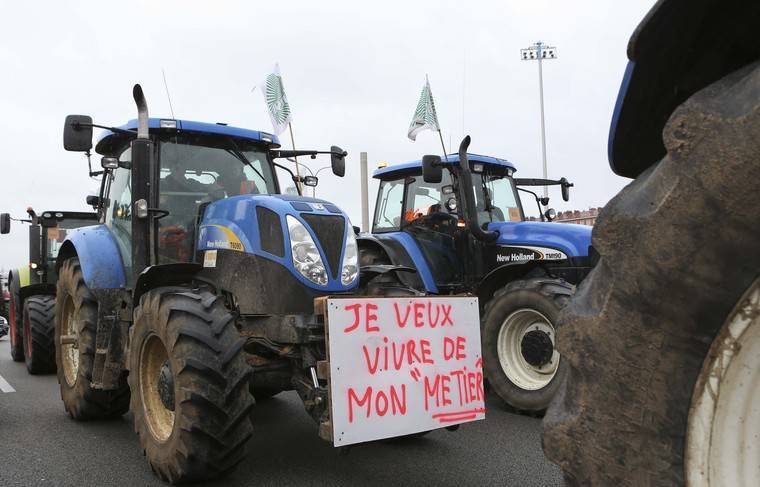 Во Франции фермеры заблокировали Елисейские поля