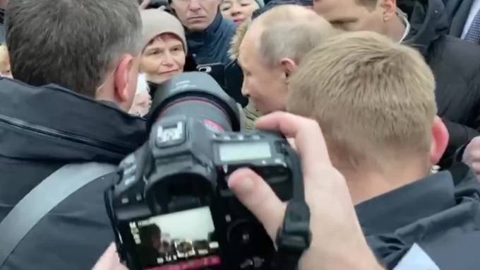 "Люблю": петербургская пенсионерка расплакалась перед Путиным&nbsp;