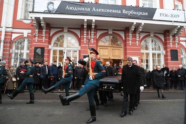 Людмилу Вербицкую похоронили на Северном кладбище в Петербурге