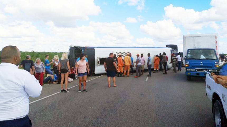Шесть туристов, попавших в аварию в Доминикане, в критическом состоянии