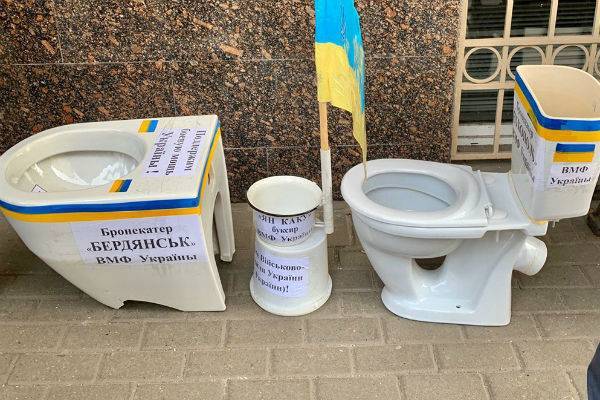 Песков прокомментировал «унитазный» скандал с Украиной