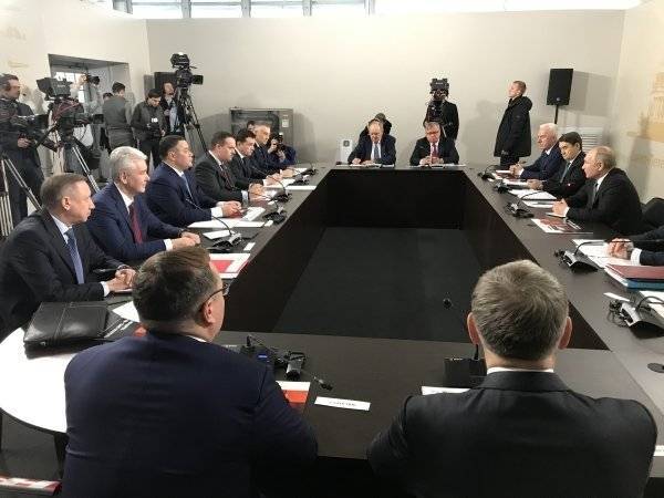 Путин провел рабочую встречу с Бегловым в Петербурге