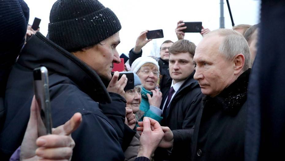 "Надо и о себе подумать": Путин посоветовал петербуржцу не зацикливаться на теме Украины