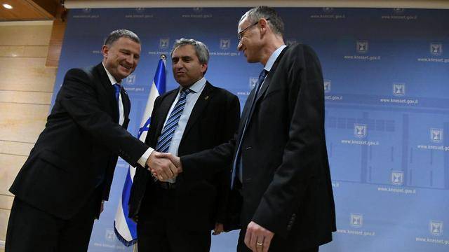 После встречи с Эдельштейном делегации Ликуда и Кахоль-Лаван условились возобновить переговоры