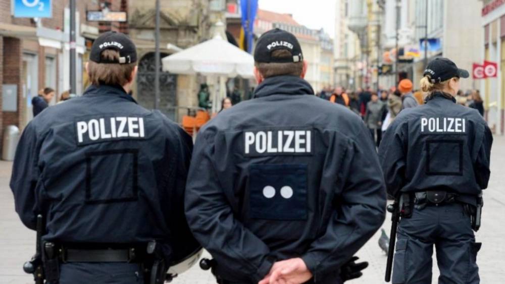 В Германии полицейские вынуждены искать вторую работы, так как их зарплаты не хватает на жизнь