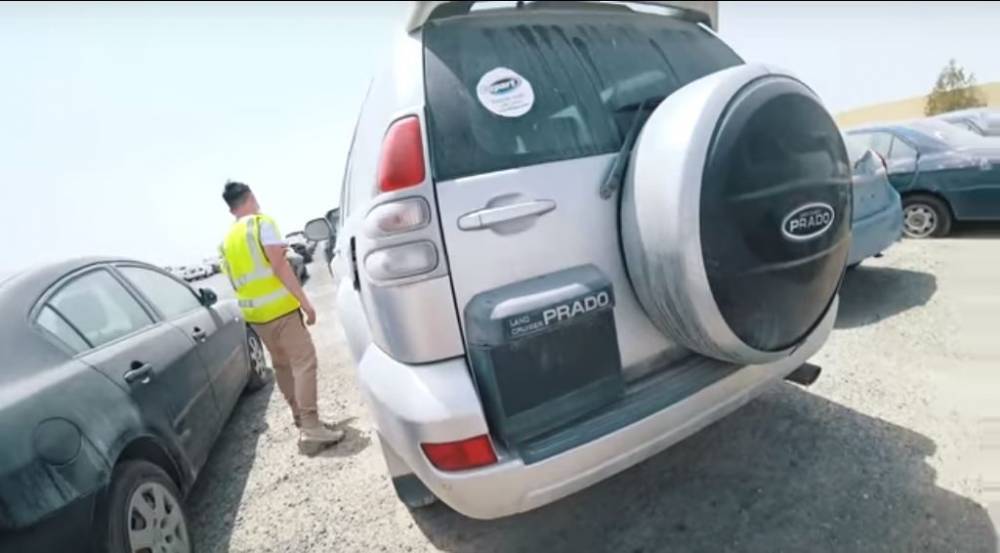 Какие автомобили выбрасывают на свалку в Эмиратах (+видео)