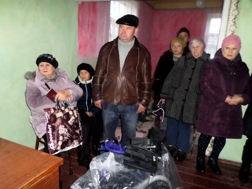 Жителям прифронтового посёлка в Донбассе доставлена гумпомощь