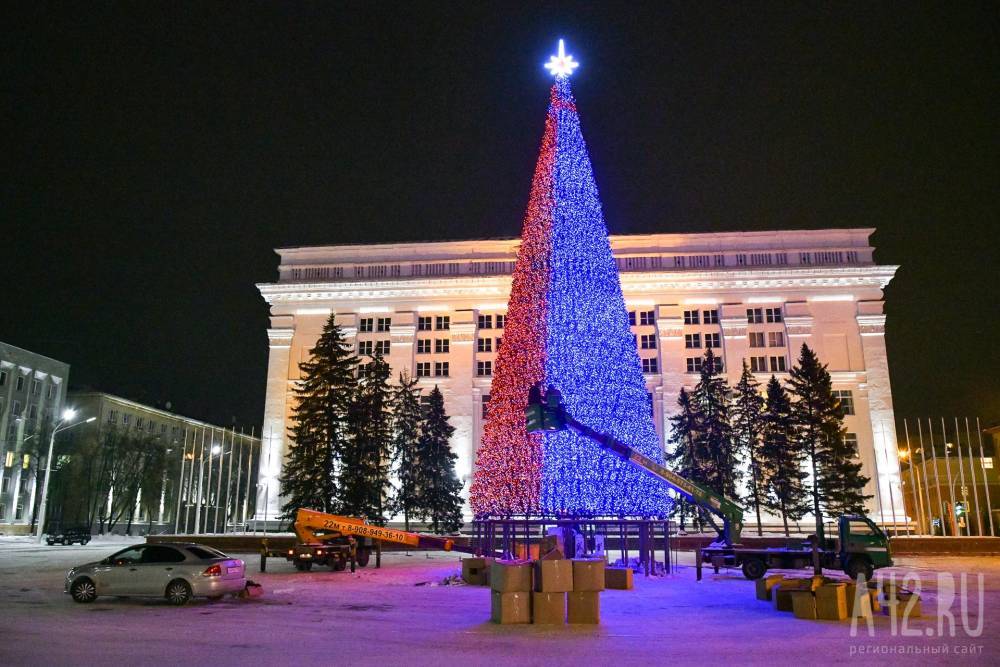 Илья Середюк прокомментировал установку в Кемерове новогодней ели на 18 миллионов