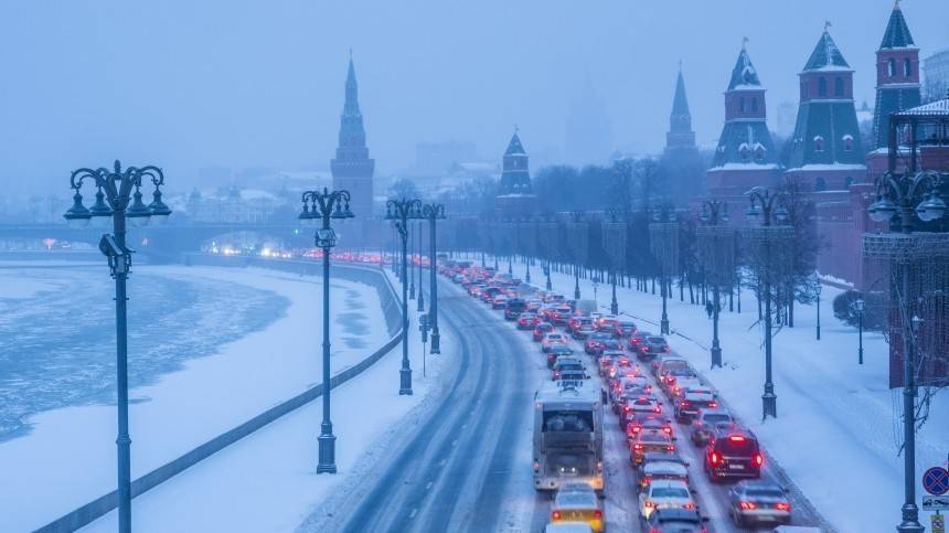 Зима начнется с резкого похолодания и гололеда в Москве