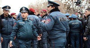 Акция протеста автодилеров в Ереване сопровождалась стычками с силовиками