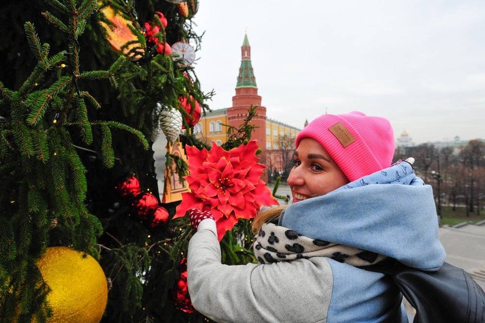 Более 300 елей установят на площадках фестиваля «Путешествие в Рождество»