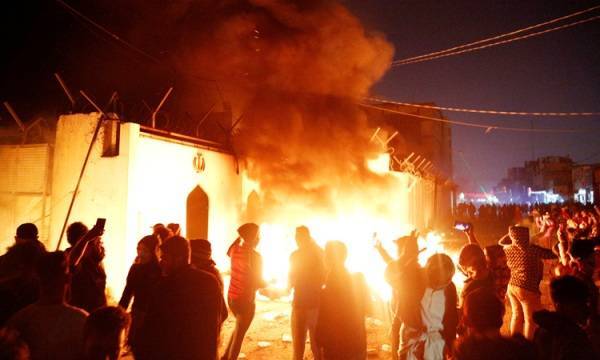 Багдад осудил нападение толпы на иранское консульство в Эн-Наджафе