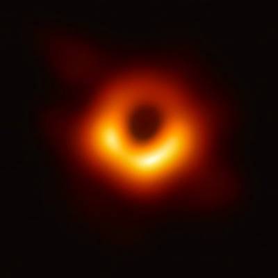 Невозможную черную дыру открыли астрономы