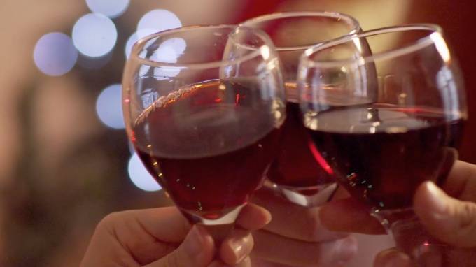 Ученые назвали безопасную дозу алкоголя для мужчин и женщин
