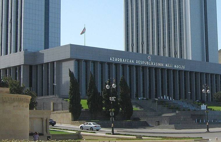 Политсовет правящей партии Азербайджана принял решение распустить парламент