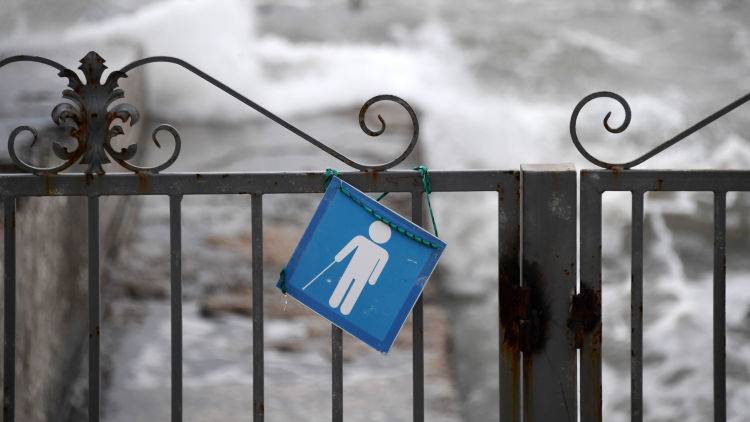 Атлантический циклон принесет в Крым сильный ветер и проливные дожди