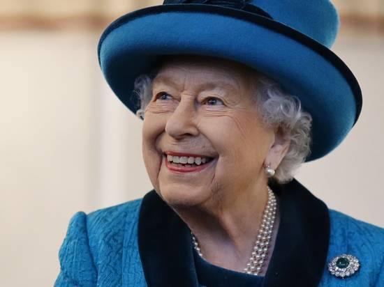 СМИ: королева Елизавета II подумывает отречься от престола