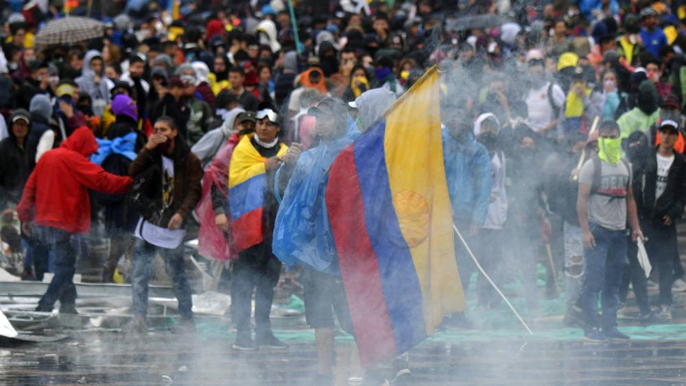 Посольство РФ в Колумбии указало, что протесты в стране подогревают через соцсети