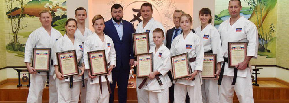 Глава ДНР поздравил юных каратистов, завоевавших 13 медалей в Японии